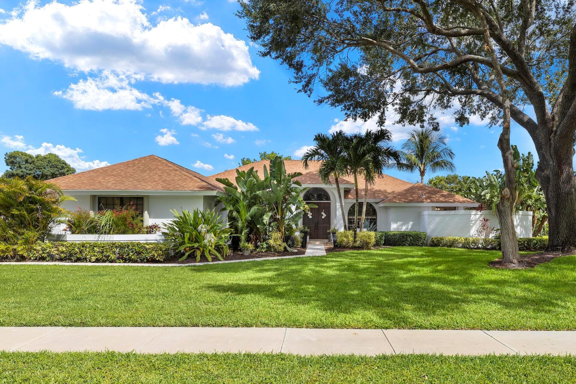 Meadow Wood Dr, Wellington, FL 33414