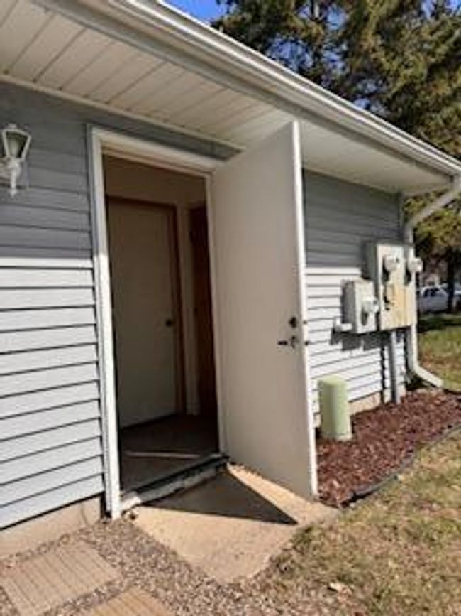 Outside service door to garage | Image 36