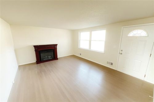 4000 N Jackson Ter, Kansas City, MO, 64117-1869 | Card Image