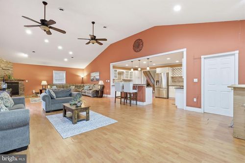 9 Harmony Rd, LEVITTOWN, PA, 19056-1412 | Card Image