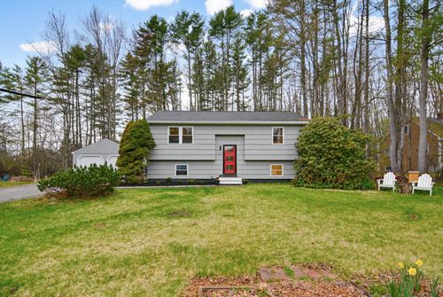 73 Autumn Ln, Yarmouth, ME, 04096-7700 | Card Image