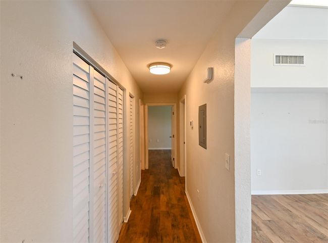 9730 - 9730 Lake Chase Island Way, Condo with 3 bedrooms, 2 bathrooms and null parking in TAMPA FL | Image 15