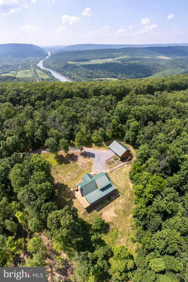 2020 Quaint Acres Ln, House other with 3 bedrooms, 3 bathrooms and null parking in BERKELEY SPRINGS WV | Image 68