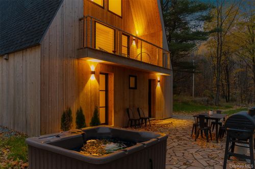 9 Mountain Ln, Napanoch, NY, 12458-2016 | Card Image