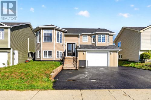 18 Hopedale Crescent, St.John's, NL, A1B0B4 | Card Image
