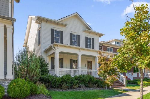 917 Dauphine St, Nashville, TN, 37221-2629 | Card Image