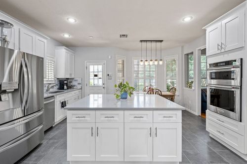 6804 Robert Dixon Dr, Austin, TX, 78749-2217 | Card Image