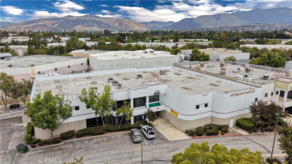 1747 Wright Ave, La Verne, CA 91750-5841