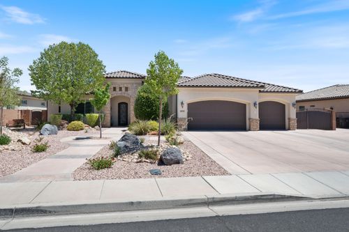 1600 N Fairway Dr, Washington, UT, 84780-8877 | Card Image