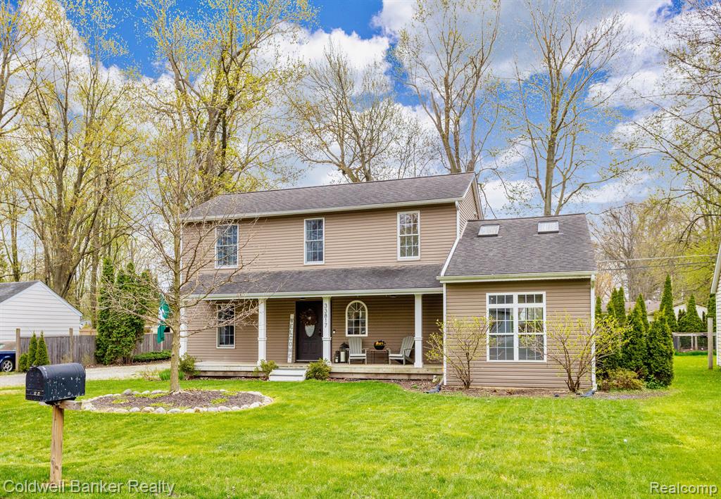 Rhonswood St, Farmington Hills, MI 48335