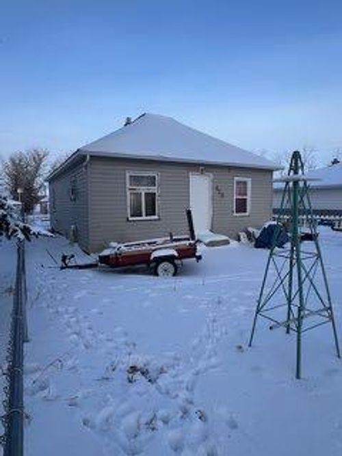 428 3 Ave E, Oyen, AB, T0J2J0 | Card Image