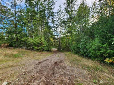 driveway into property | Image 2