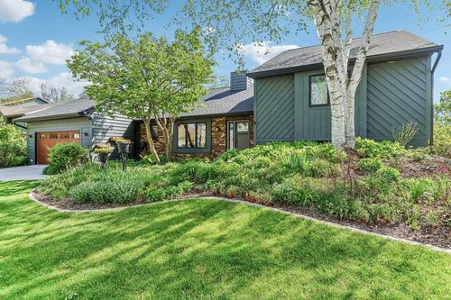 5209 Comanche Way, Madison, WI, 53704 | Card Image