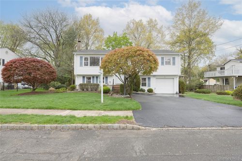 54 Meyer Oval, Pearl River, NY, 10965-2522 | Card Image