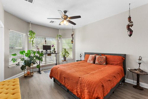 914 Bret Ln, Austin, TX, 78721-3646 | Card Image