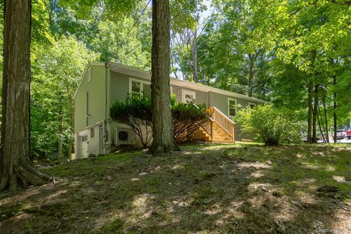 662 Willow Brook Rd, Clinton Corners, NY, 12514-2541 | Card Image
