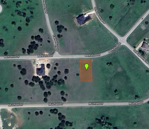 6613 Berkshire Dr, Cleburne, TX, 76033-8177 | Card Image
