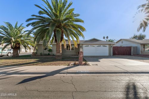 3829 W Caribbean Ln, Phoenix, AZ, 85053-4526 | Card Image