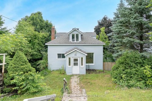 79 Poyntz St, Penetanguishene, ON, L9M1N9 | Card Image
