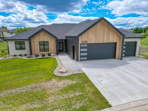 5009 Helsinki Ln, Bismarck, ND, 58503-7510 | Card Image