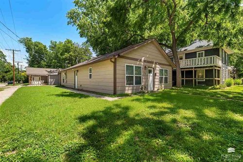 430 Laramie St, Manhattan, KS, 66502-5849 | Card Image
