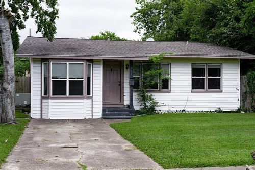 616 17th Ave N, Texas City, TX, 77590-5744 | Card Image