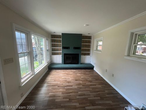 17 Carlton Ln, Dearborn, MI, 48120-1017 | Card Image