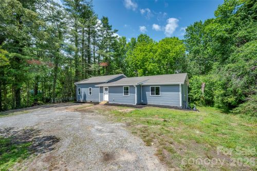 323 Stepp Ave, Hendersonville, NC, 28739-5545 | Card Image