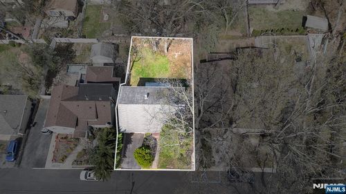 677 Greeley Ave, Fairview, NJ, 07022-1012 | Card Image