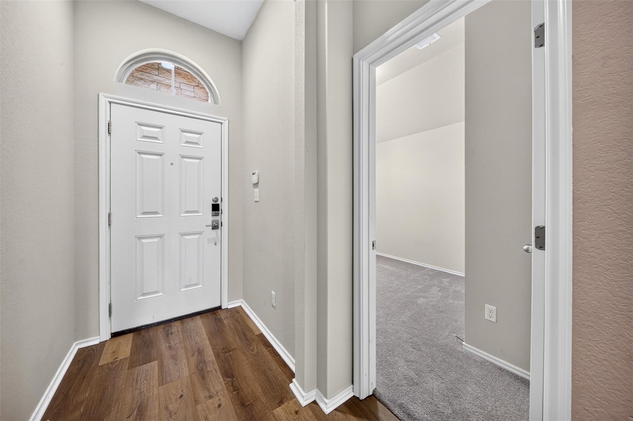 Residential Lease in Manor 5