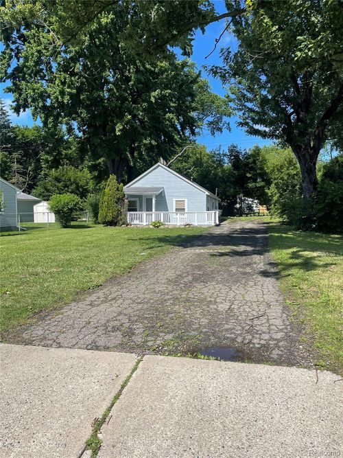 1093 Meadowlawn Dr, Pontiac, MI, 48340-1731 | Card Image