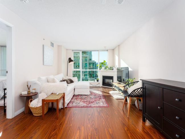 1107 - 188 E Espl, Condo with 1 bedrooms, 1 bathrooms and 1 parking in North Vancouver BC | Image 5