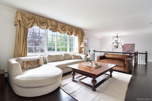 9 White Plains Rd, Bronxville, NY, 10708-5122 | Card Image