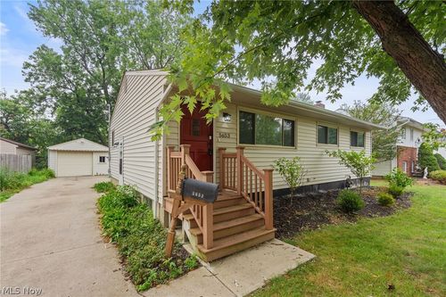 5653 Vickie Ln, Bedford, OH, 44146-2404 | Card Image