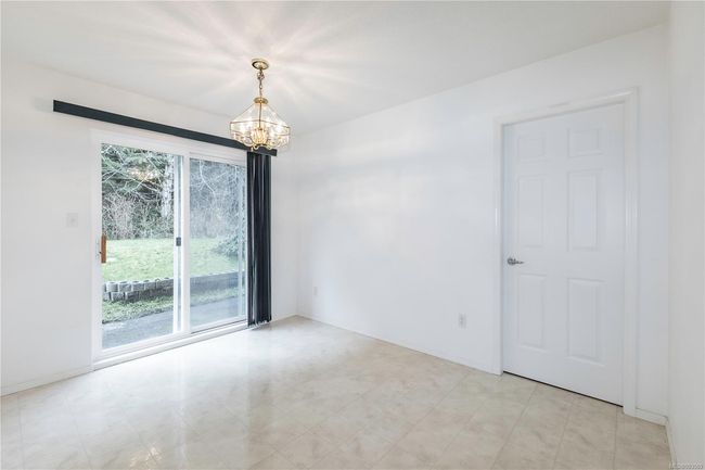 Living Room (suite) | Image 37