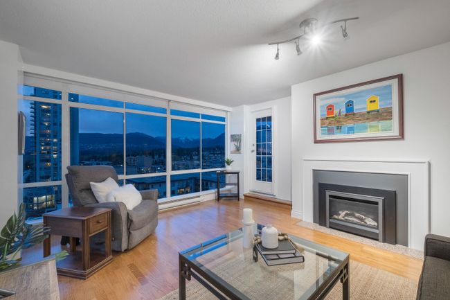 1404 - 130 E 2 Nd Street, Condo with 2 bedrooms, 2 bathrooms and 2 parking in North Vancouver BC | Image 3