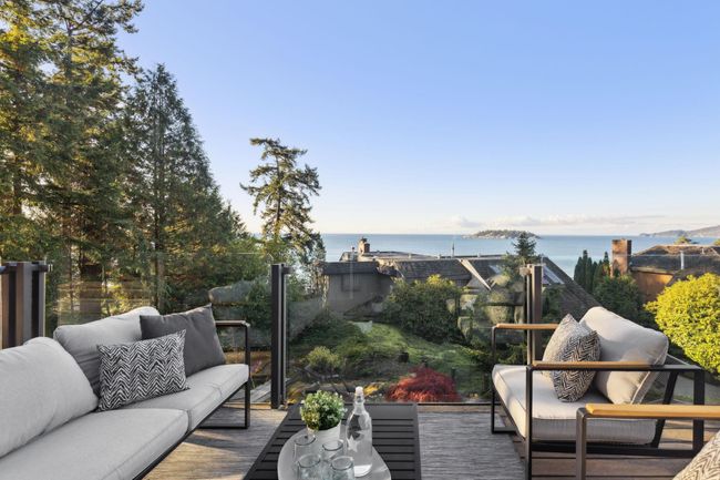 6022 Glenwynd Place, House other with 4 bedrooms, 3 bathrooms and 5 parking in West Vancouver BC | Image 30