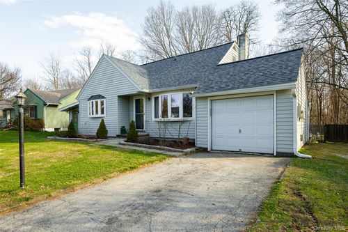 6 Gale Dr, Poughkeepsie, NY, 12603-5717 | Card Image