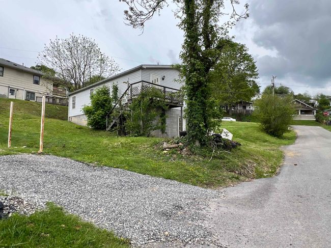 209 Thomas Ave, House other with 3 bedrooms, 2 bathrooms and null parking in Nutter Fort WV | Image 4