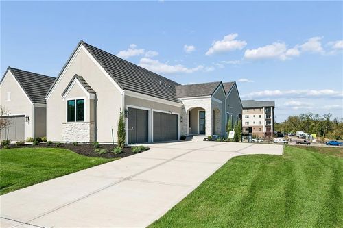 13727 Pembroke Ln, Leawood, KS, 66224-4710 | Card Image