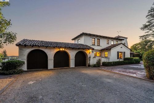 921 Warren St, Hayward, CA, 94541-4014 | Card Image