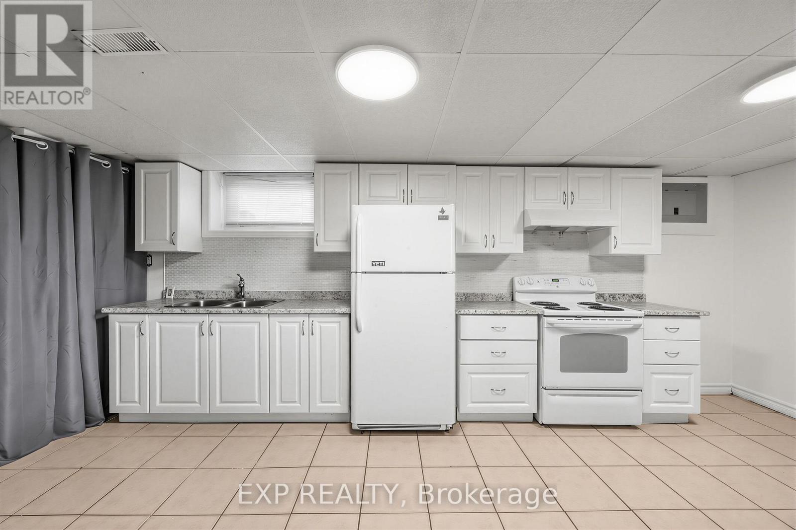 Residential Lease in Hamilton (Lisgar) 3