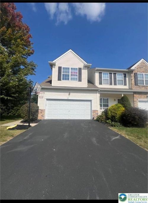 157 Willow Dr, Palmer Twp, PA, 18045-7481 | Card Image