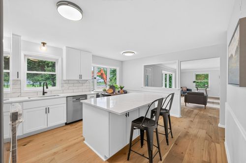 9170 Jamaca Ct N, Lake Elmo, MN, 55042-9422 | Card Image