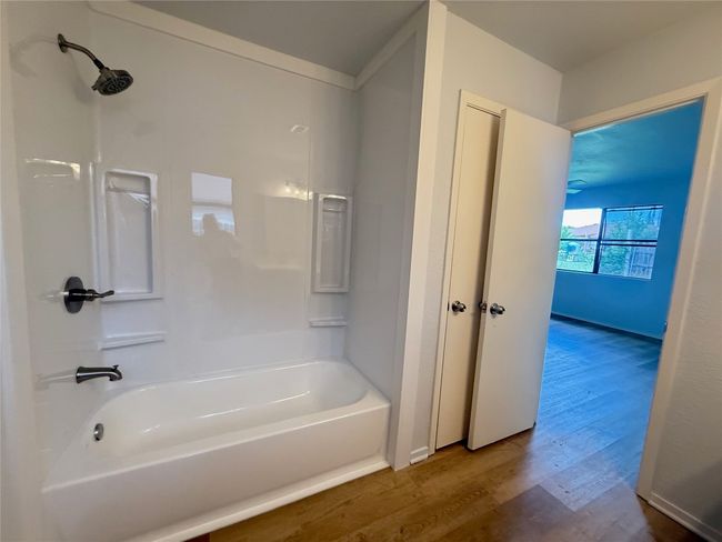 Master Bathroom | Image 18