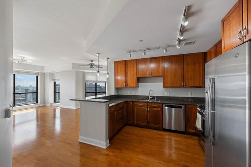 2108-100 3rd Ave S, Minneapolis, MN, 55401-2717 | Card Image