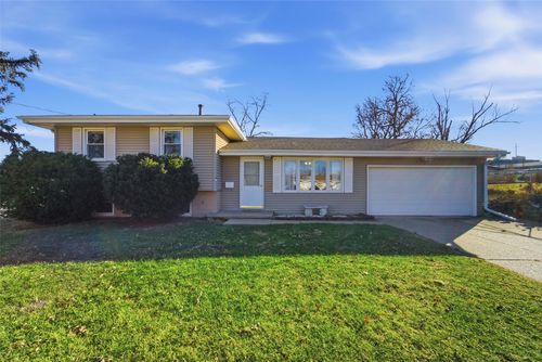 1407 Horse N Buggy Dr, Adel, IA, 50003-1920 | Card Image