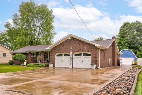 605 Shawnesee, Flushing, MI, 48433-1326 | Card Image