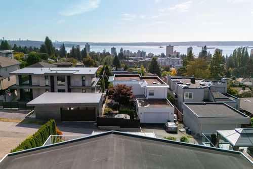 2128 Mathers Ave, West Vancouver, BC, V7V2H3 | Card Image
