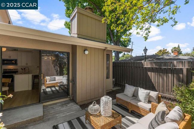 2408 Westcliffe Ln, Townhouse with 2 bedrooms, 1 bathrooms and 1 parking in Walnut Creek CA | Image 25